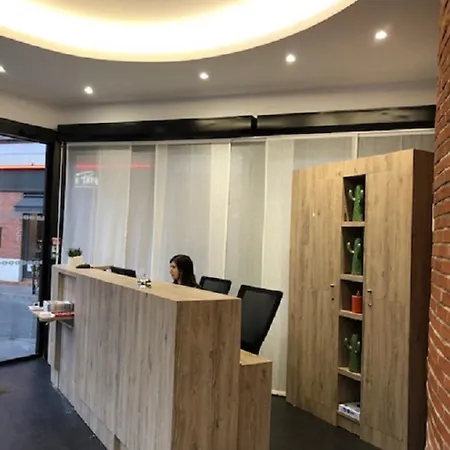 维克多雨果酒店 酒店 2*