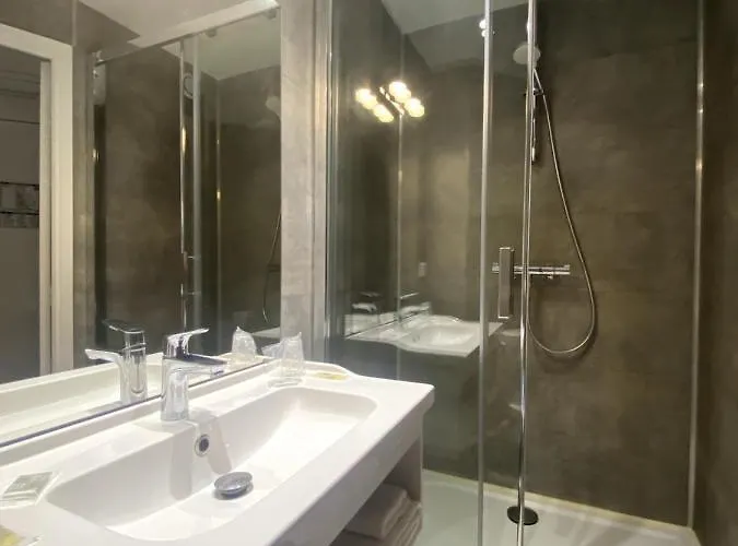 Hotel Victor Hugo 2*