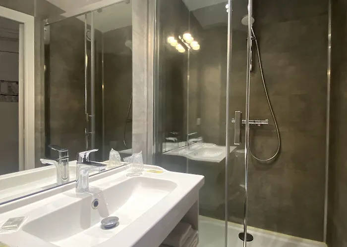 Victor Hugo Hotel 2*