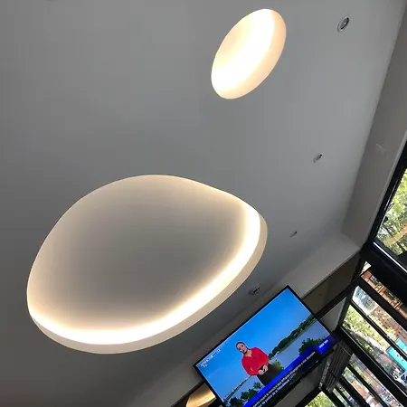 维克多雨果酒店 2*