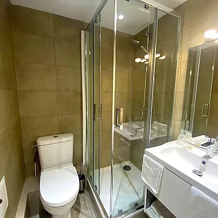 Victor Hugo Hotel 2*