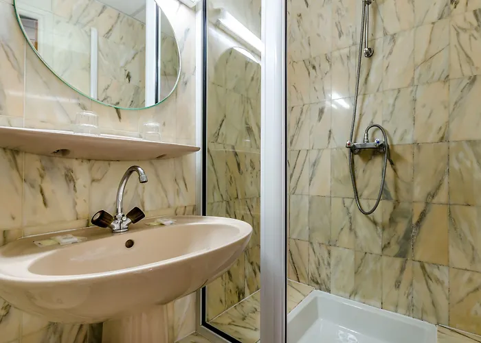 Victor Hugo Hotel 2*